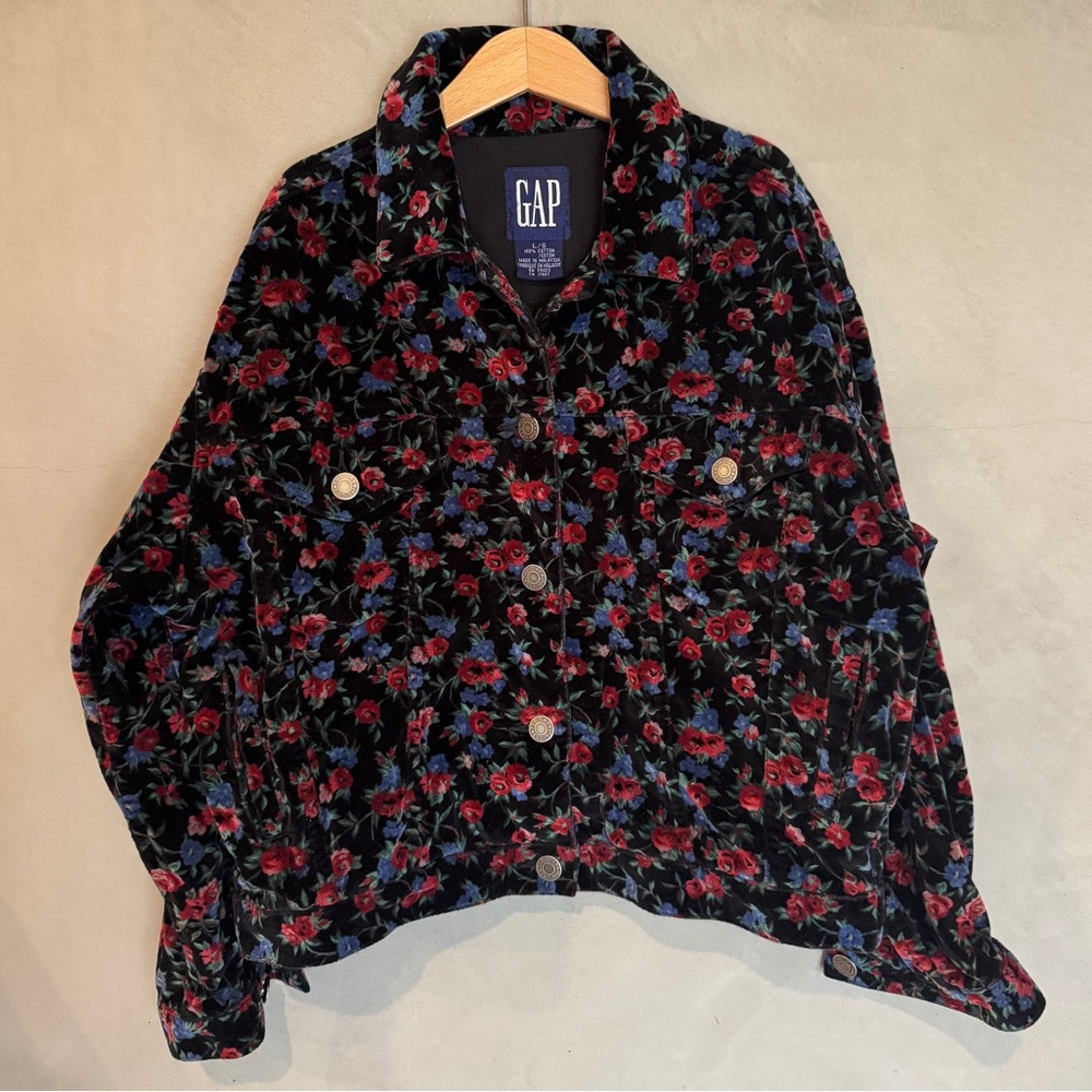 Vintage HTF GAP 90’s or Y2K black velvet floral trucker-style jacket with roses
